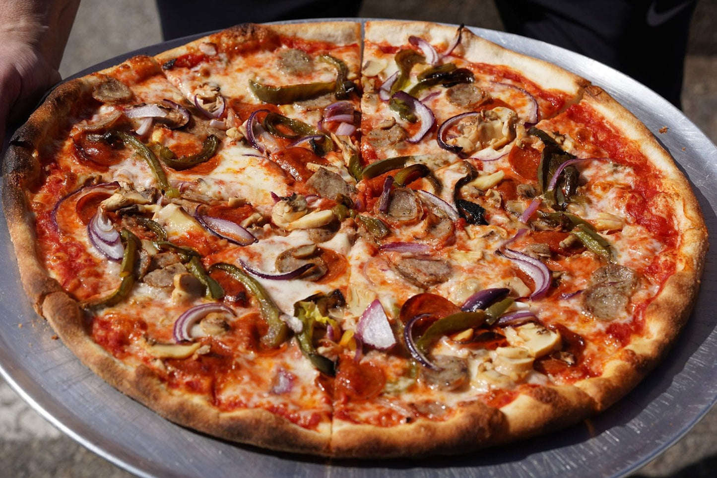 Pizza de champiñones con cebolla caramelizada